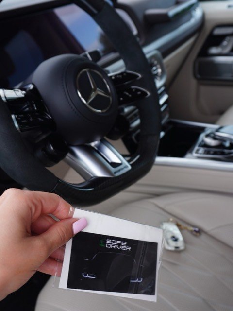 Руль Mercedes-AMG G-Class и визитка Safe Driver