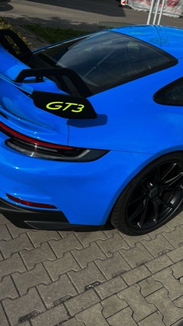 Синий Porsche 911 GT3, вид сзади