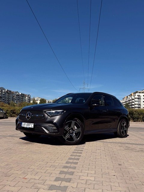 Mercedes GLC на парковке